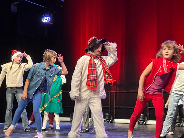 Weihnachtsrevue im Volksbad Jena