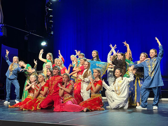 Weihnachtsrevue im Volksbad Jena