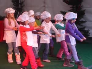 Weihnachtsbäckerei mit der Heine-Schule