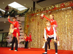 Die Lollipop Dancer sorgten mit dem Christmas Rock`n Roll für viel Stimmung