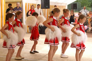 Die Gruppe Harlekin mit ihrem Cheerleader Tanz